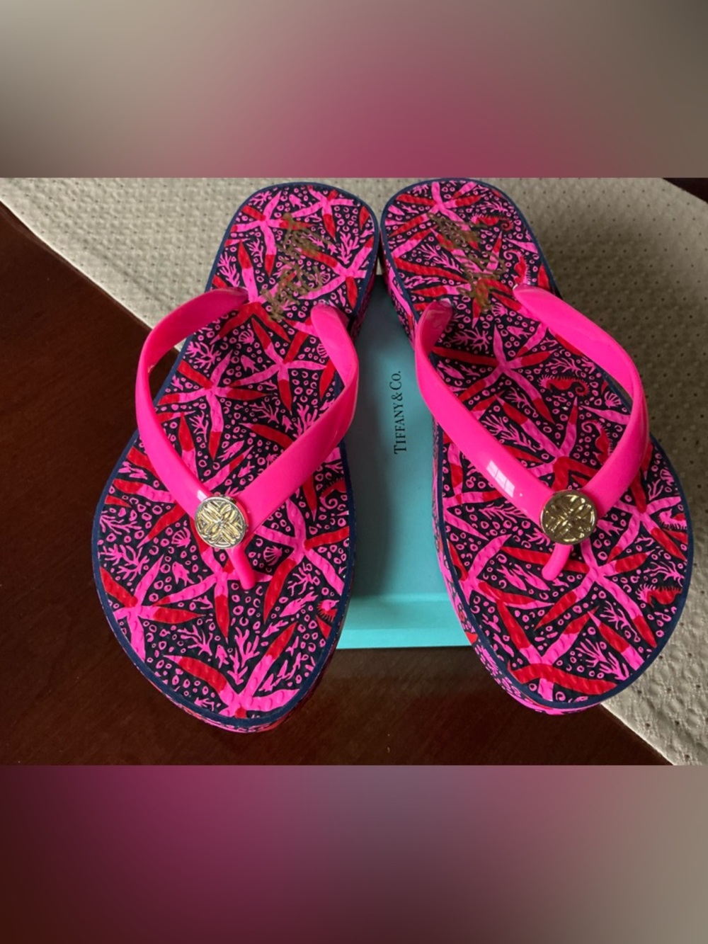 Lilly Pulitzer Pool Flip Flops Sz 7/8 NWOT - Picture 3 of 7